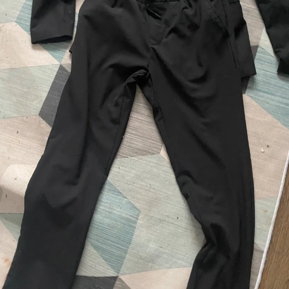 Suit - Picture 3 of 5
